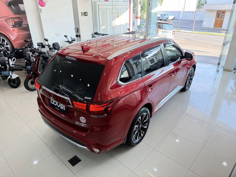 Mitsubishi Outlander Phev Hybrid 2.0 16v 4×4 2017/2018 COVEL VEICULOS ENCANTADO / Carros no Vale