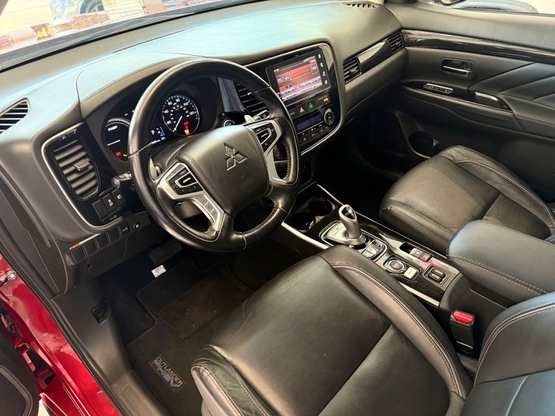 Mitsubishi Outlander Phev Hybrid 2.0 16v 4×4 2017/2018 COVEL VEICULOS ENCANTADO / Carros no Vale