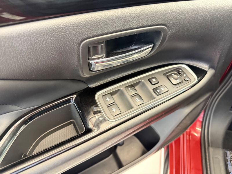 Mitsubishi Outlander Phev Hybrid 2.0 16v 4×4 2017/2018 COVEL VEICULOS ENCANTADO / Carros no Vale