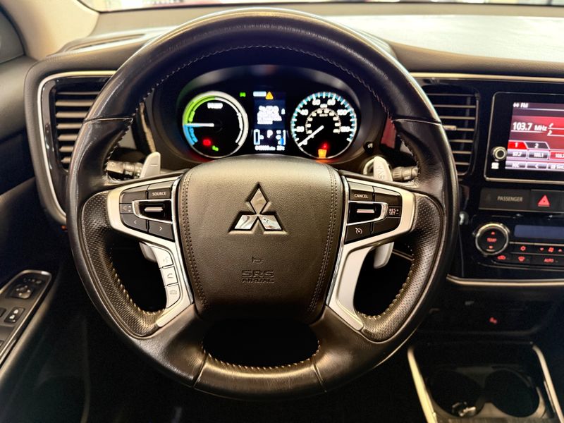 Mitsubishi Outlander Phev Hybrid 2.0 16v 4×4 2017/2018 COVEL VEICULOS ENCANTADO / Carros no Vale