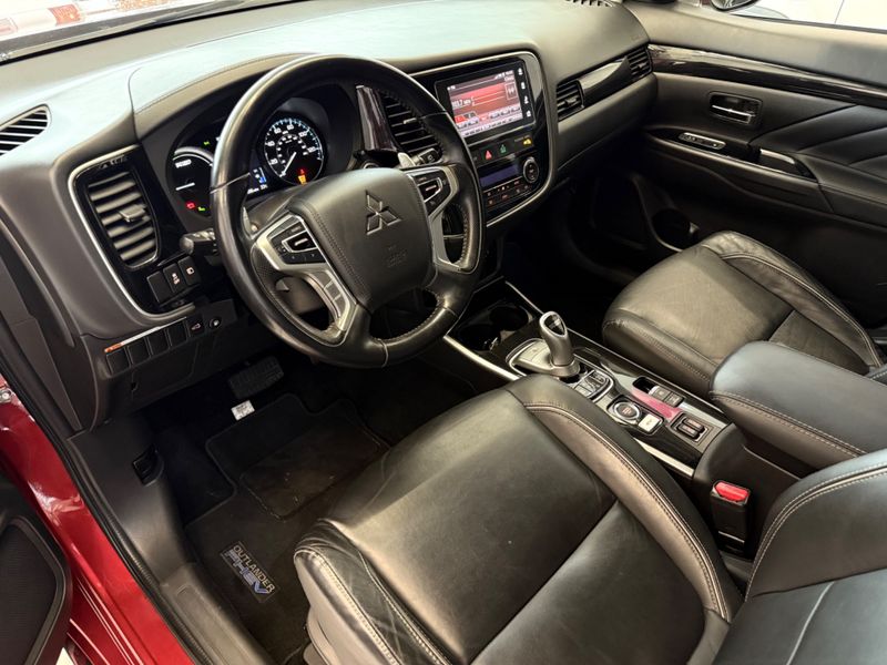 Mitsubishi Outlander Phev Hybrid 2.0 16v 4×4 2017/2018 COVEL VEICULOS ENCANTADO / Carros no Vale