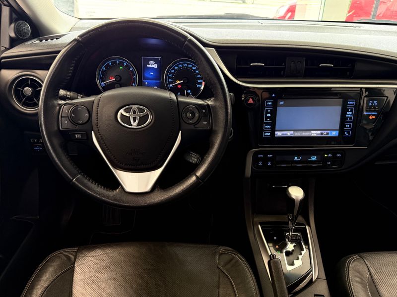 Toyota Corolla Xei 2.0 16v 2018/2019 COVEL VEICULOS ENCANTADO / Carros no Vale Toyota Corolla Xei 2.0 16v 2018/2019 COVEL VEICULOS ENCANTADO / Carros no Vale