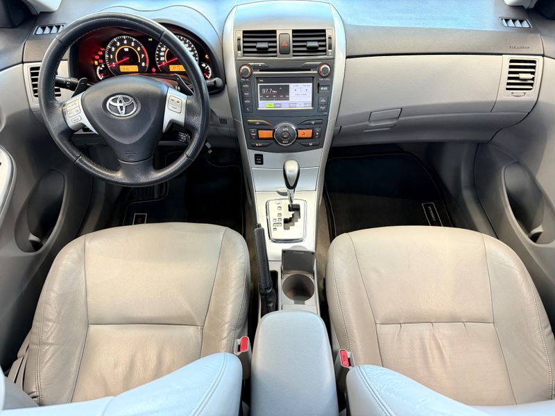 Toyota Corolla Xei 2.0 2013/2014 COVEL VEICULOS ENCANTADO / Carros no Vale