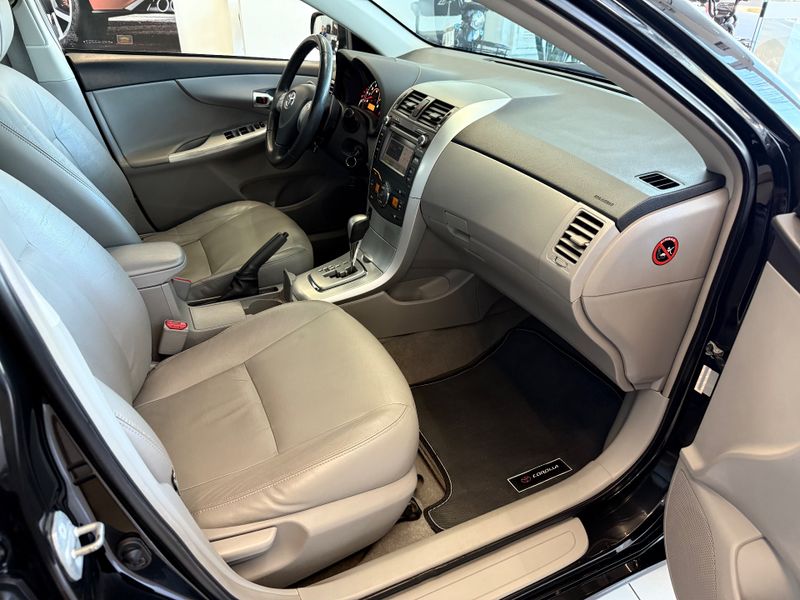 Toyota Corolla Xei 2.0 2013/2014 COVEL VEICULOS ENCANTADO / Carros no Vale