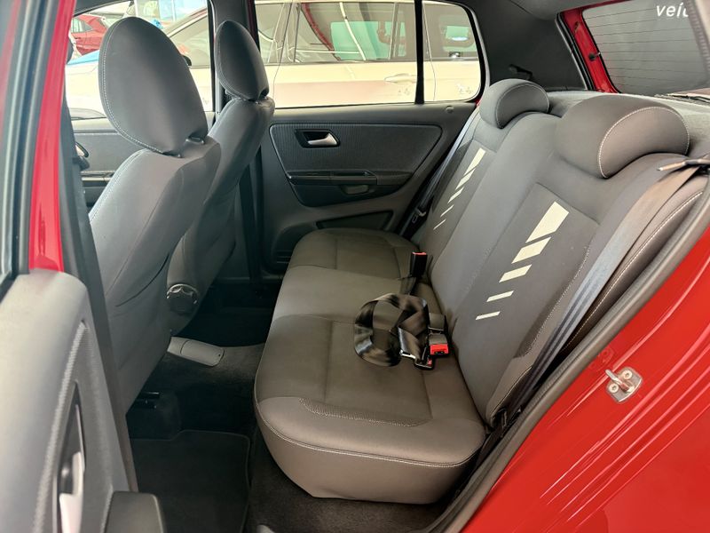 Volkswagen Fox Run 1.6 8v 2017/2017 COVEL VEICULOS ENCANTADO / Carros no Vale