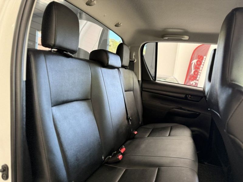 Toyota HILUX CD 2.8 TURBO 4X4 AT6 2024 SÓ MOTOS E AUTOMÓVEIS SANTA CRUZ DO SUL / Carros no Vale