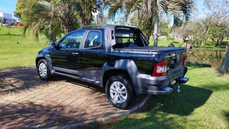 Fiat STRADA C.DUPLA ADVENTURE 1.8 2013 GRASSI VEÍCULOS LAJEADO / Carros no Vale