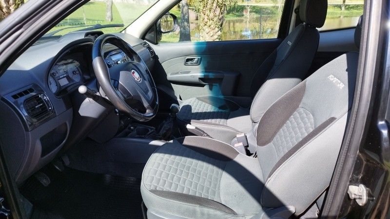Fiat STRADA C.DUPLA ADVENTURE 1.8 2013 GRASSI VEÍCULOS LAJEADO / Carros no Vale