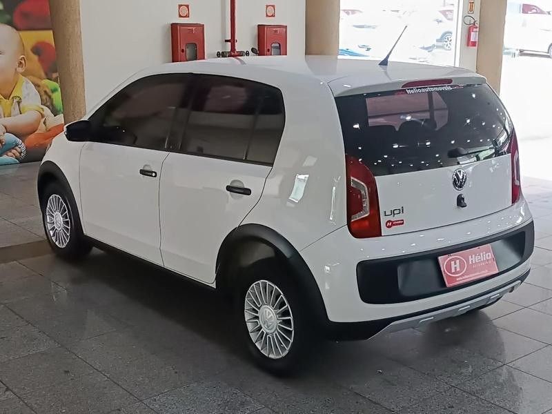 Volkswagen UP TRACK 1.0 2016 HÉLIO AUTOMÓVEIS LAJEADO / Carros no Vale