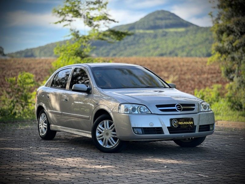 Chevrolet ASTRA CD 2.0 2004 NEUMANN VEÍCULOS ARROIO DO MEIO / Carros no Vale Chevrolet ASTRA CD 2.0 2004 NEUMANN VEÍCULOS ARROIO DO MEIO / Carros no Vale
