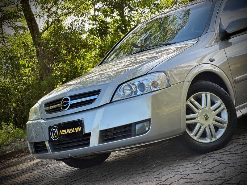 Chevrolet ASTRA CD 2.0 2004 NEUMANN VEÍCULOS ARROIO DO MEIO / Carros no Vale Chevrolet ASTRA CD 2.0 2004 NEUMANN VEÍCULOS ARROIO DO MEIO / Carros no Vale
