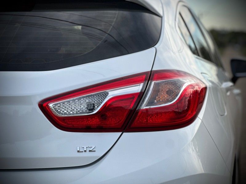 Chevrolet CRUZE LTZ SPORT 1.8 2019 NEUMANN VEÍCULOS ARROIO DO MEIO / Carros no Vale
