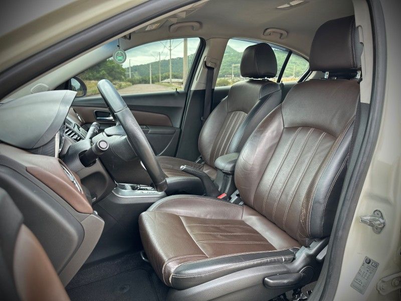 Chevrolet CRUZE SEDAN LTZ 1.8 2015 NEUMANN VEÍCULOS ARROIO DO MEIO / Carros no Vale Chevrolet CRUZE SEDAN LTZ 1.8 2015 NEUMANN VEÍCULOS ARROIO DO MEIO / Carros no Vale