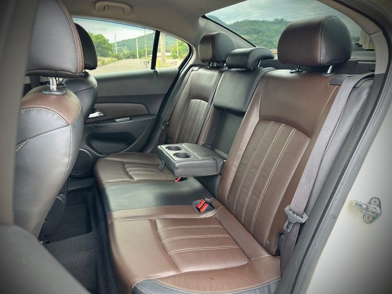Chevrolet CRUZE SEDAN LTZ 1.8 2015 NEUMANN VEÍCULOS ARROIO DO MEIO / Carros no Vale Chevrolet CRUZE SEDAN LTZ 1.8 2015 NEUMANN VEÍCULOS ARROIO DO MEIO / Carros no Vale