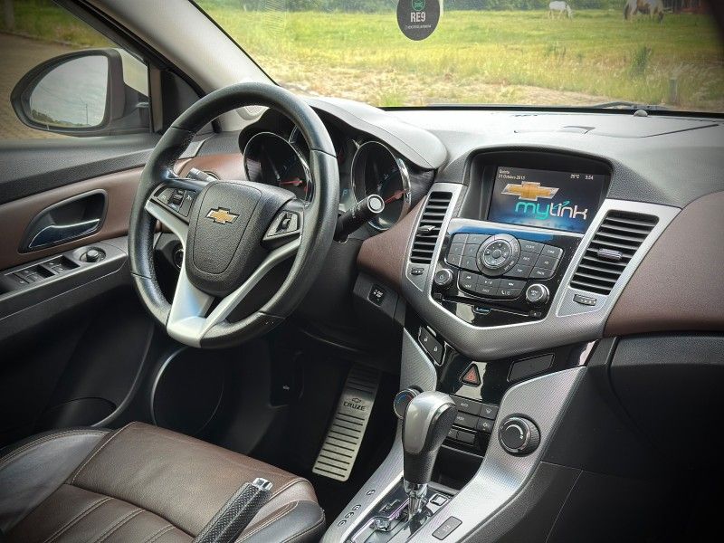 Chevrolet CRUZE SEDAN LTZ 1.8 2015 NEUMANN VEÍCULOS ARROIO DO MEIO / Carros no Vale Chevrolet CRUZE SEDAN LTZ 1.8 2015 NEUMANN VEÍCULOS ARROIO DO MEIO / Carros no Vale