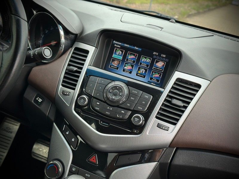 Chevrolet CRUZE SEDAN LTZ 1.8 2015 NEUMANN VEÍCULOS ARROIO DO MEIO / Carros no Vale Chevrolet CRUZE SEDAN LTZ 1.8 2015 NEUMANN VEÍCULOS ARROIO DO MEIO / Carros no Vale