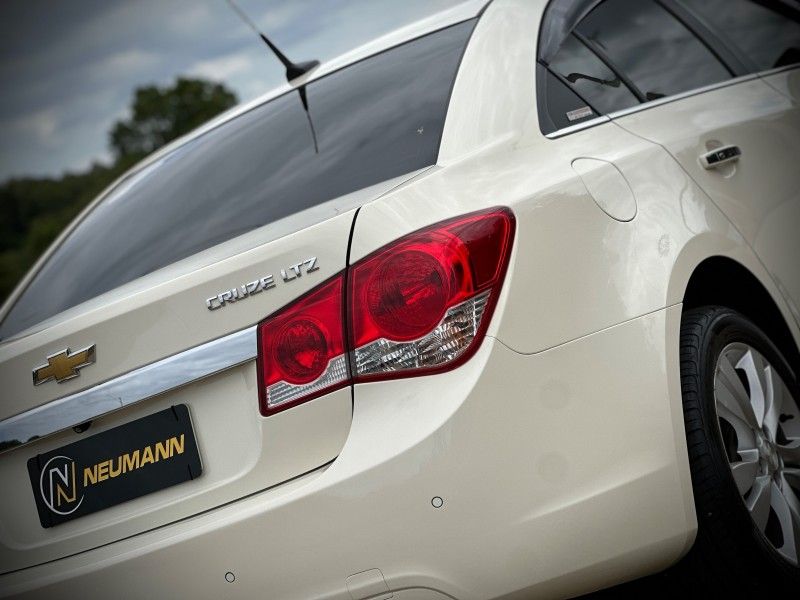 Chevrolet CRUZE SEDAN LTZ 1.8 2015 NEUMANN VEÍCULOS ARROIO DO MEIO / Carros no Vale Chevrolet CRUZE SEDAN LTZ 1.8 2015 NEUMANN VEÍCULOS ARROIO DO MEIO / Carros no Vale
