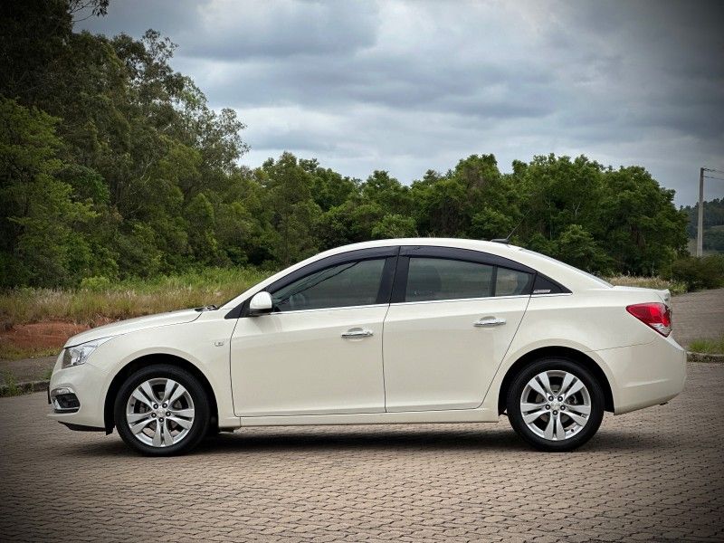 Chevrolet CRUZE SEDAN LTZ 1.8 2015 NEUMANN VEÍCULOS ARROIO DO MEIO / Carros no Vale Chevrolet CRUZE SEDAN LTZ 1.8 2015 NEUMANN VEÍCULOS ARROIO DO MEIO / Carros no Vale
