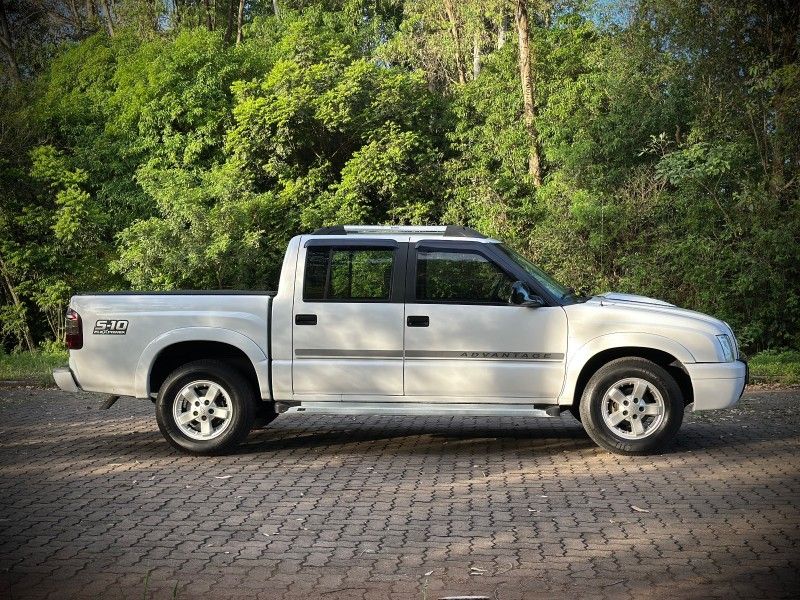 Chevrolet S10 ADVANTAGE 2.4 2011 NEUMANN VEÍCULOS ARROIO DO MEIO / Carros no Vale