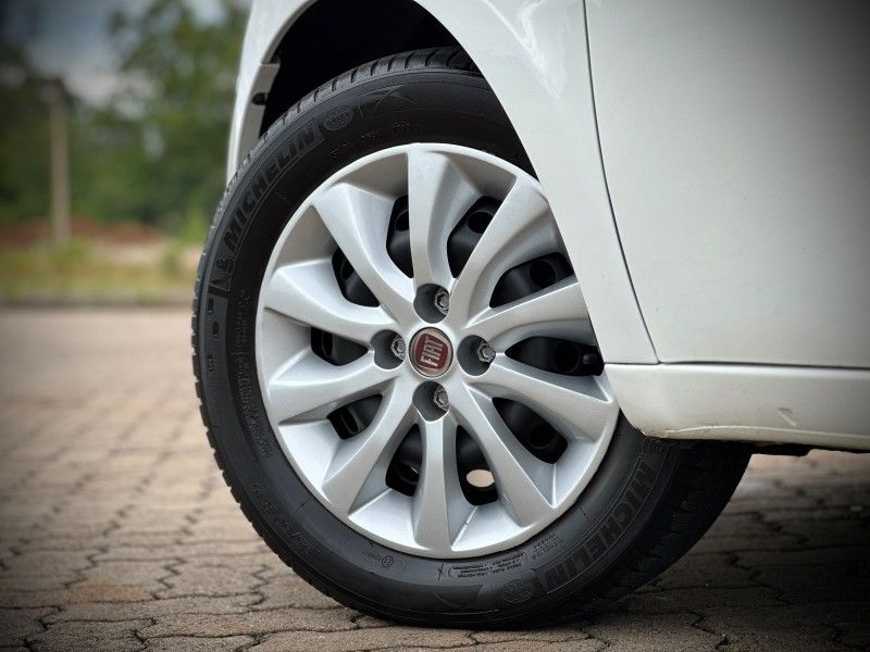 Fiat IDEA ATTRACTIVE 1.4 2014 NEUMANN VEÍCULOS ARROIO DO MEIO / Carros no Vale