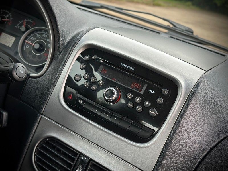 Fiat IDEA ATTRACTIVE 1.4 2014 NEUMANN VEÍCULOS ARROIO DO MEIO / Carros no Vale