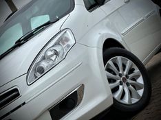 Fiat IDEA ATTRACTIVE 1.4 2014 NEUMANN VEÍCULOS ARROIO DO MEIO / Carros no Vale