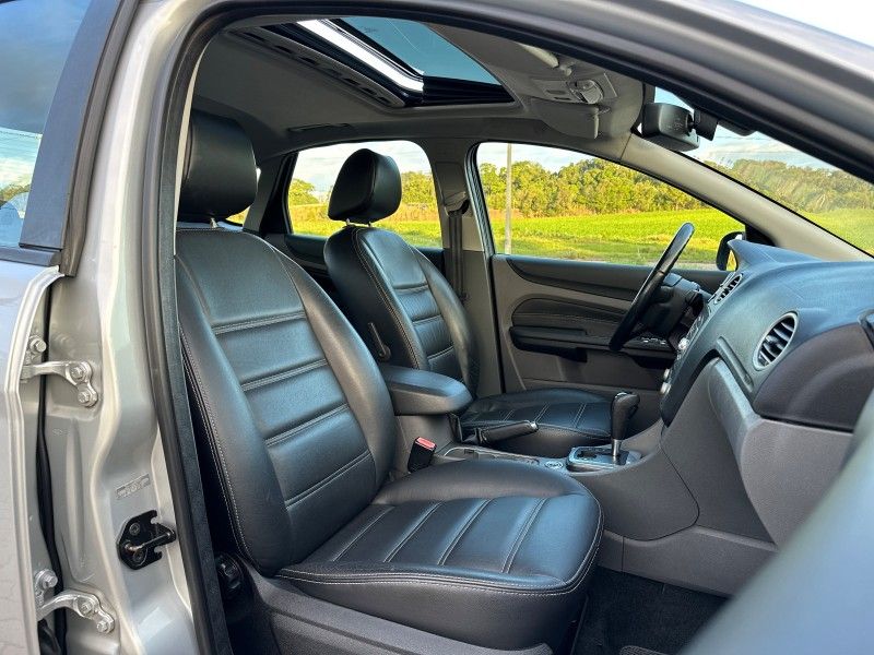 Ford FOCUS TITANIUM 2.0 2013 NEUMANN VEÍCULOS ARROIO DO MEIO / Carros no Vale