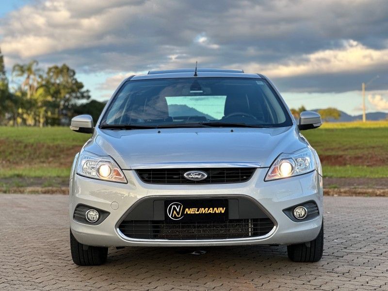 Ford FOCUS TITANIUM 2.0 2013 NEUMANN VEÍCULOS ARROIO DO MEIO / Carros no Vale