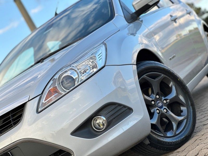 Ford FOCUS TITANIUM 2.0 2013 NEUMANN VEÍCULOS ARROIO DO MEIO / Carros no Vale