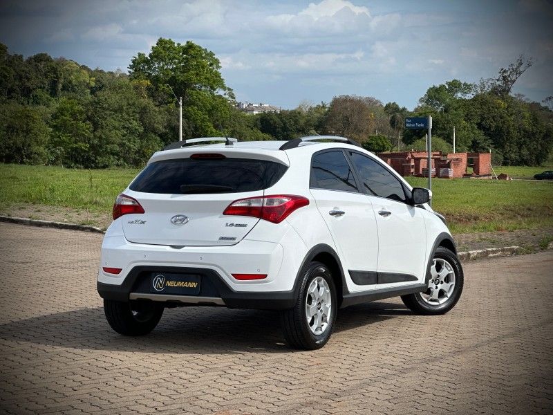 Hyundai HB20X PREMIUM 1.6 2014 NEUMANN VEÍCULOS ARROIO DO MEIO / Carros no Vale