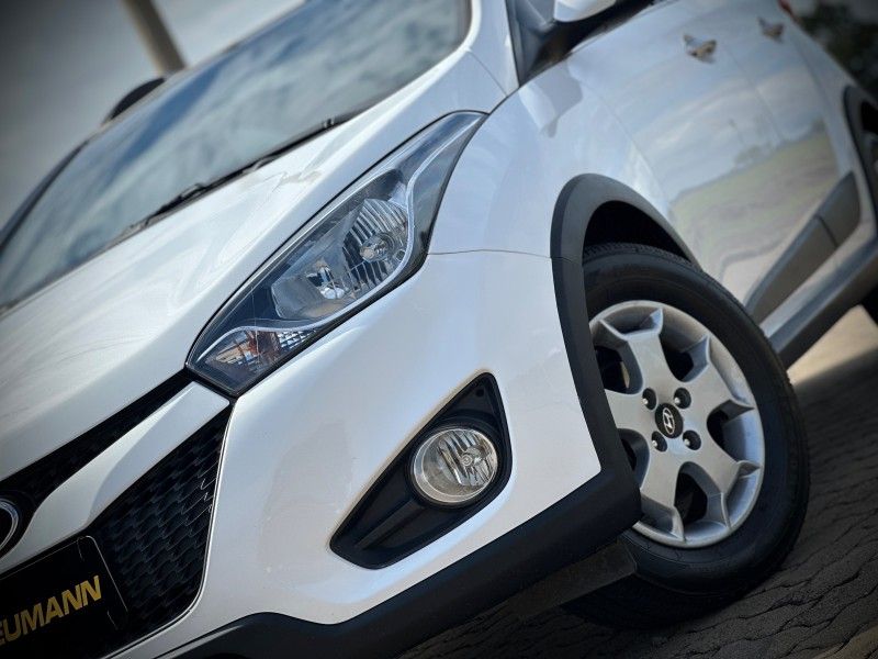 Hyundai HB20X PREMIUM 1.6 2014 NEUMANN VEÍCULOS ARROIO DO MEIO / Carros no Vale