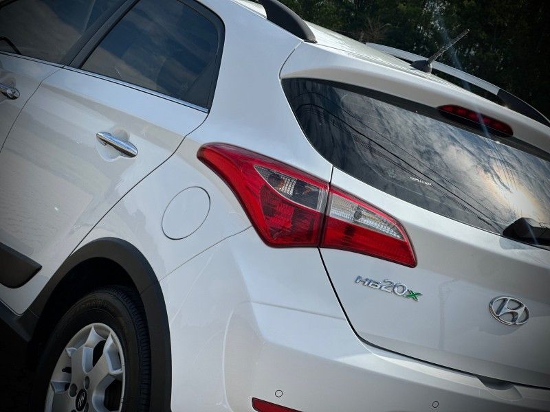 Hyundai HB20X PREMIUM 1.6 2014 NEUMANN VEÍCULOS ARROIO DO MEIO / Carros no Vale