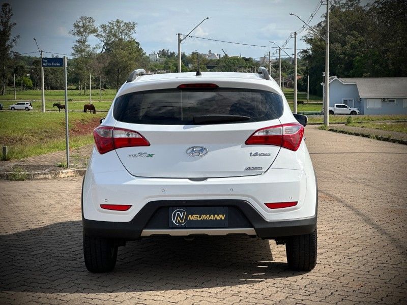 Hyundai HB20X PREMIUM 1.6 2014 NEUMANN VEÍCULOS ARROIO DO MEIO / Carros no Vale
