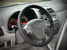 Toyota COROLLA XEi 2.0 2011 NEUMANN VEÍCULOS ARROIO DO MEIO / Carros no Vale