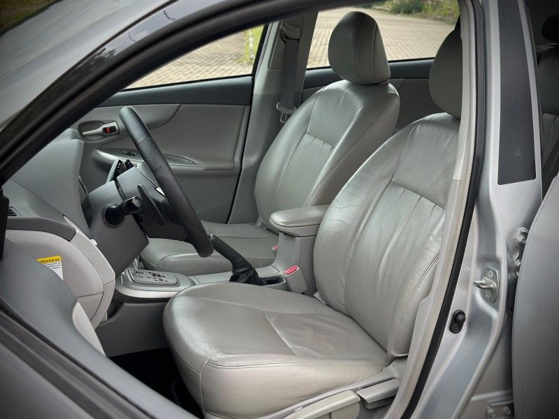 Toyota COROLLA XEi 2.0 2011 NEUMANN VEÍCULOS ARROIO DO MEIO / Carros no Vale