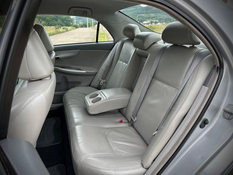 Toyota COROLLA XEi 2.0 2011 NEUMANN VEÍCULOS ARROIO DO MEIO / Carros no Vale