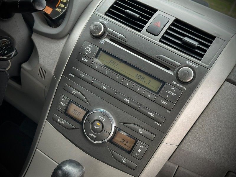 Toyota COROLLA XEi 2.0 2011 NEUMANN VEÍCULOS ARROIO DO MEIO / Carros no Vale