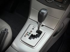 Toyota COROLLA XEi 2.0 2011 NEUMANN VEÍCULOS ARROIO DO MEIO / Carros no Vale