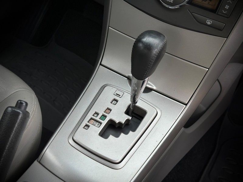 Toyota COROLLA XEi 2.0 2011 NEUMANN VEÍCULOS ARROIO DO MEIO / Carros no Vale