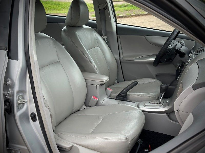 Toyota COROLLA XEi 2.0 2011 NEUMANN VEÍCULOS ARROIO DO MEIO / Carros no Vale