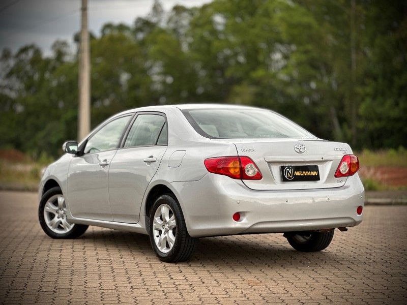 Toyota COROLLA XEi 2.0 2011 NEUMANN VEÍCULOS ARROIO DO MEIO / Carros no Vale