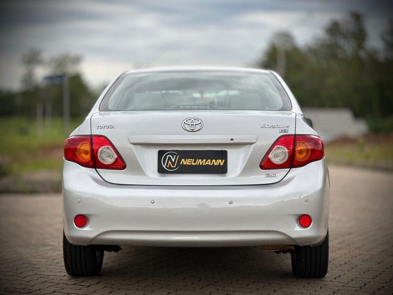 Toyota COROLLA XEi 2.0 2011 NEUMANN VEÍCULOS ARROIO DO MEIO / Carros no Vale