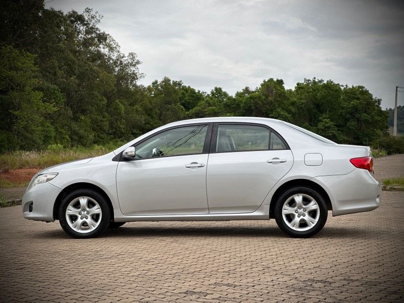 Toyota COROLLA XEi 2.0 2011 NEUMANN VEÍCULOS ARROIO DO MEIO / Carros no Vale