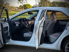 Toyota COROLLA XEi 2.0 2018 NEUMANN VEÍCULOS ARROIO DO MEIO / Carros no Vale