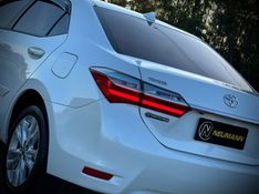 Toyota COROLLA XEi 2.0 2018 NEUMANN VEÍCULOS ARROIO DO MEIO / Carros no Vale