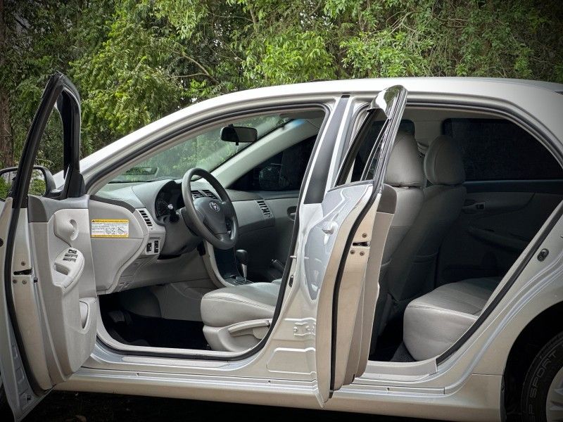 Toyota COROLLA XLi 1.8 2009 NEUMANN VEÍCULOS ARROIO DO MEIO / Carros no Vale