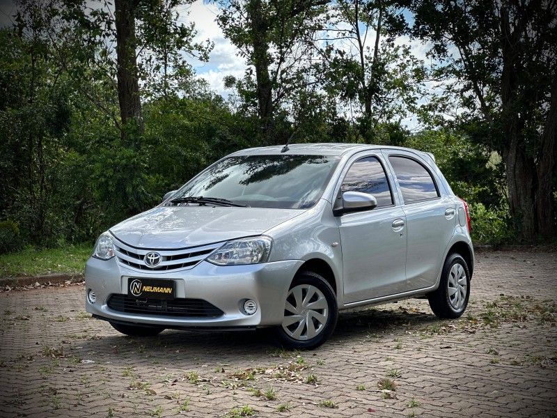 Toyota ETIOS X 1.3 2017 NEUMANN VEÍCULOS ARROIO DO MEIO / Carros no Vale