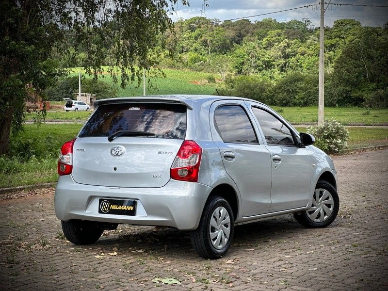Toyota ETIOS X 1.3 2017 NEUMANN VEÍCULOS ARROIO DO MEIO / Carros no Vale