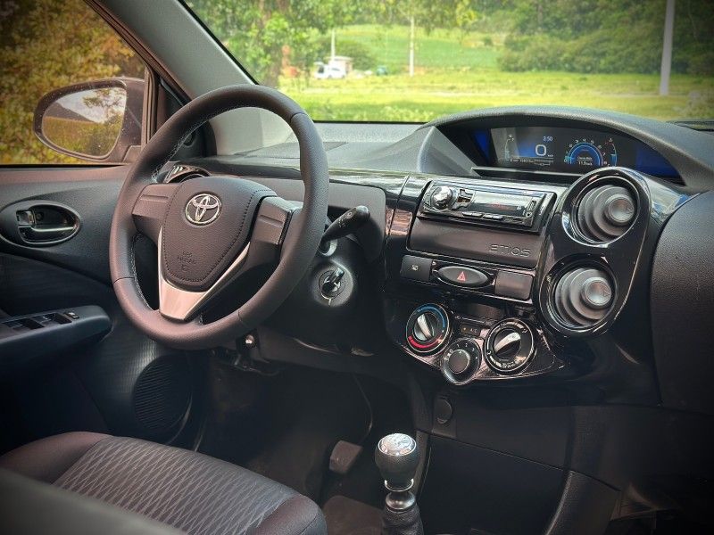 Toyota ETIOS X 1.3 2017 NEUMANN VEÍCULOS ARROIO DO MEIO / Carros no Vale