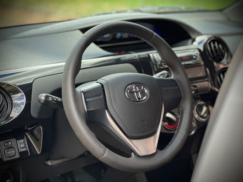 Toyota ETIOS X 1.3 2017 NEUMANN VEÍCULOS ARROIO DO MEIO / Carros no Vale